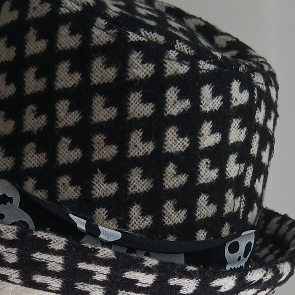White Hearts on Black Wool Porkpie Hat with Skull Band NWT  ~ Very Cute! - Picture 7 of 7